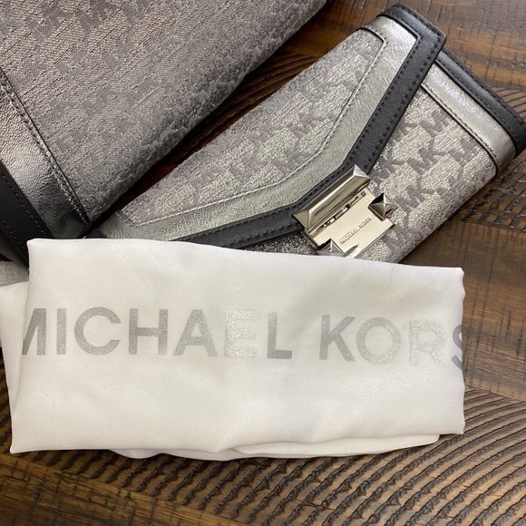 Michael Kors Whitney Backpack and Carry All Wallet NWT - Picture 11 of 12